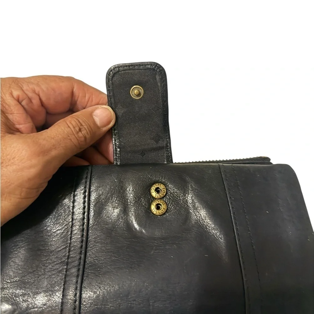 Fossil Black Leather women's vintage wallet in great condition soft with zipper